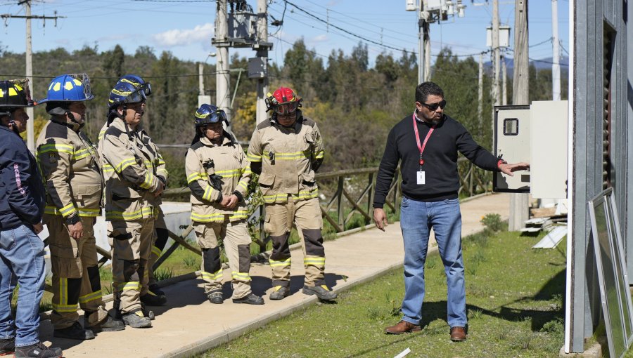 Bomberos de 14 comunas de la región de Valparaíso se capacitan en riesgo eléctrico para enfrentar emergencias con mayor seguridad