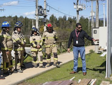 Bomberos de 14 comunas de la región de Valparaíso se capacitan en riesgo eléctrico para enfrentar emergencias con mayor seguridad