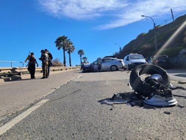 Fuerte colisión vehicular deja dos personas lesionadas en Av. Borgoño de Viña del Mar