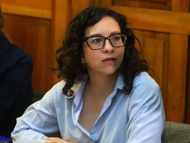 Gael Yeomans asume la presidencia del FA y llama "a la máxima unidad" frente al Gobierno de Kast