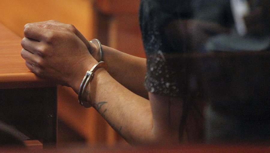Capturan a adolescente de 16 años por encerrona en Colina y recuperan autos robados