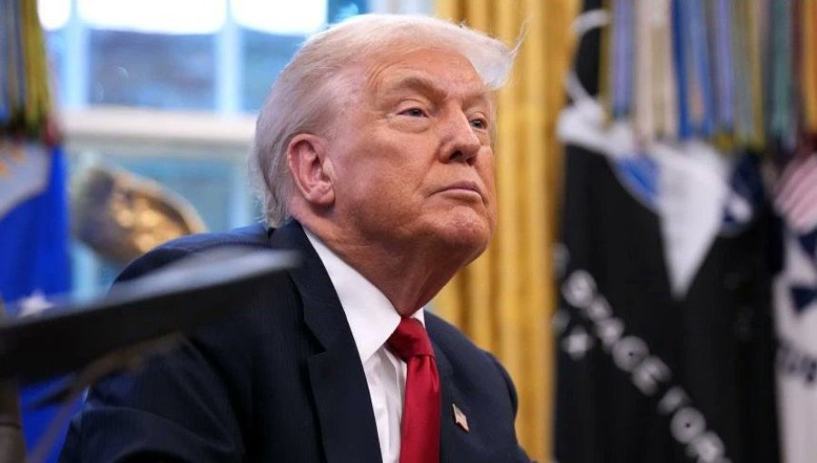 Trump afirma que “Irán es oficialmente una nación fallida” y difunde video generado con IA sobre la isla de Jarg