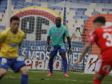 Cecilio Waterman tras terminar como arquero en el triunfo de U. de Concepción ante la U: "Por suerte, no me patearon"