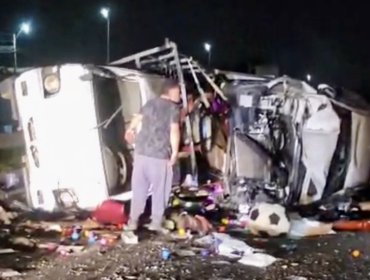 Tres lesionados deja violenta colisión entre dos vehículos en el Troncal Sur de Quilpué