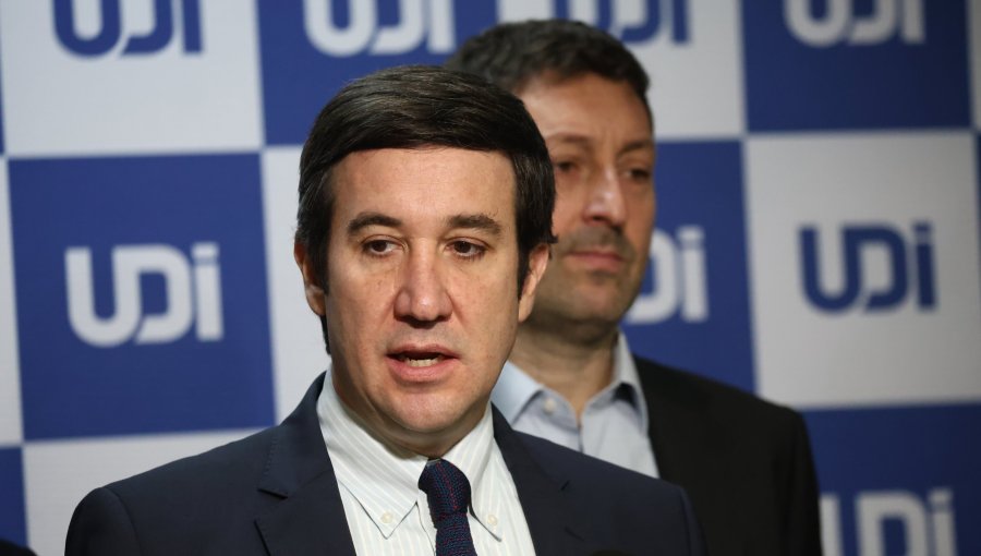 Presidente de la UDI afirma que "no hay nadie que defienda los 240 días" del estado de excepción planteado en reforma de seguridad