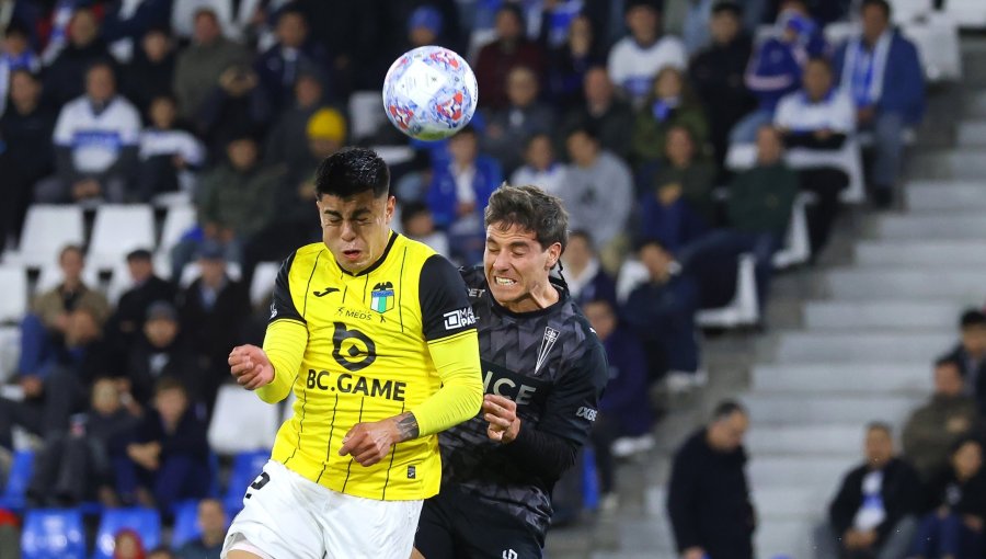 O'Higgins reclama penal cobrado en derrota ante la UC y compara jugada con acción similar ante Colo-Colo : "No sé qué criterio toman"
