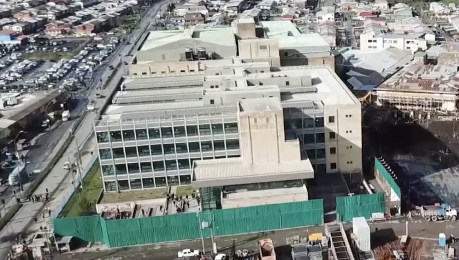 Contraloría detecta hongos, manchas y olor a humedad en construcción del Hospital Las Higueras de Talcahuano