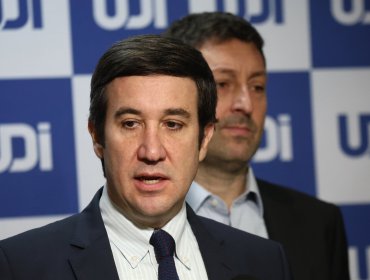 Presidente de la UDI afirma que "no hay nadie que defienda los 240 días" del estado de excepción planteado en reforma de seguridad
