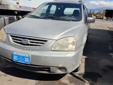 Conductor de 51 años fue detenido en Lampa con patentes de la "República errante de Menda" y carnet de "Lemuria"