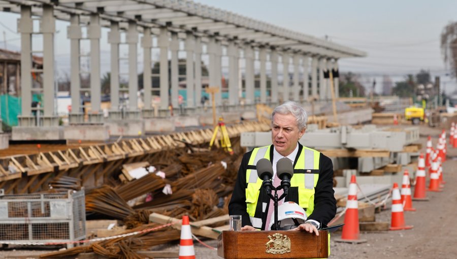 Presidente Kast visitó obras del Tren Melipilla que beneficiará a más de 1,7 millones de personas: proyecto registra un 30% de avance