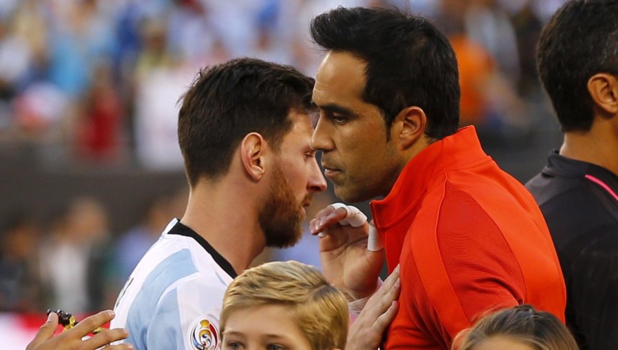 Claudio Bravo recordó el primer retiro de Lionel Messi de la Albiceleste: “No dimensiona lo grande que ha llegado a ser”