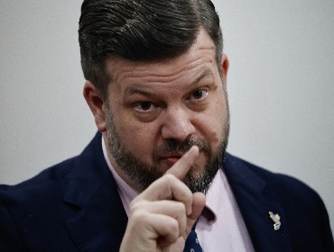 Johannes Kaiser vuelve a arremeter contra el Presidente Kast por no indultar a uniformados presos por violaciones a los DD.HH.