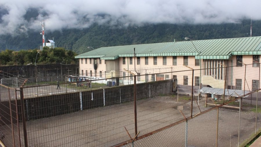 Dos internos fallecidos deja riña al interior de la cárcel de Coyhaique: agresores serán trasladados a otro recinto