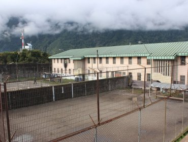 Dos internos fallecidos deja riña al interior de la cárcel de Coyhaique: agresores serán trasladados a otro recinto
