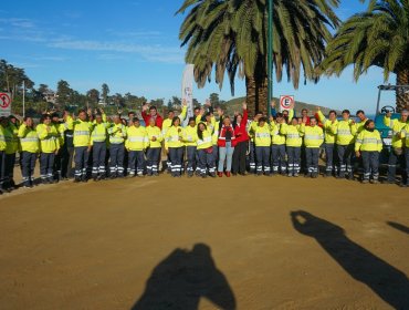 Zapallar estrena nuevo modelo de aseo con 43 trabajadores y maquinaria especializada