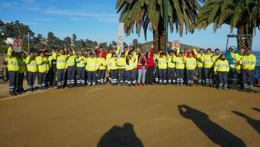 Zapallar estrena nuevo modelo de aseo con 43 trabajadores y maquinaria especializada
