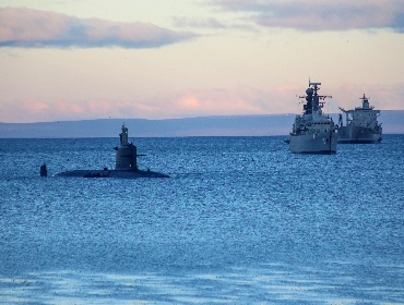 Armada desplegó fragatas, submarinos, helicópteros e infantería en revista naval en el Estrecho de Magallanes