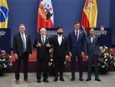Oposición responde al Foro Madrid con encuentro "Democracia Siempre" en Santiago