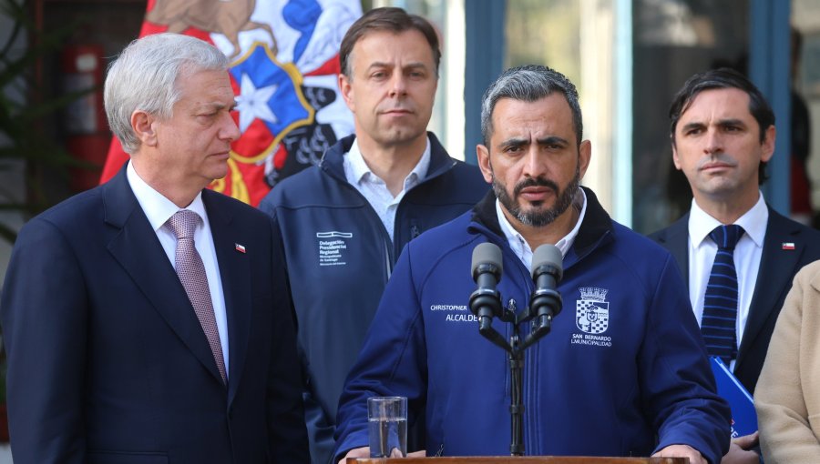 Presidente Kast visita a alcalde de San Bernardo tras destaparse plan para asesinarlo y afirma: "Esta batalla la vamos a ganar"