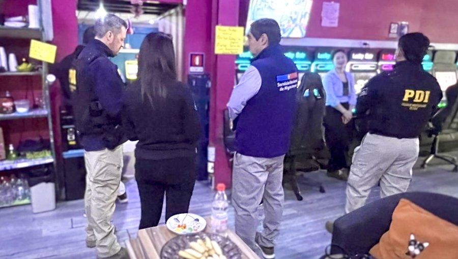Denuncian a 13 extranjeros tras fiscalización a locales de juegos en Valparaíso y Casablanca: tres fueron notificados de expulsión