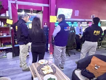 Denuncian a 13 extranjeros tras fiscalización a locales de juegos en Valparaíso y Casablanca: tres fueron notificados de expulsión
