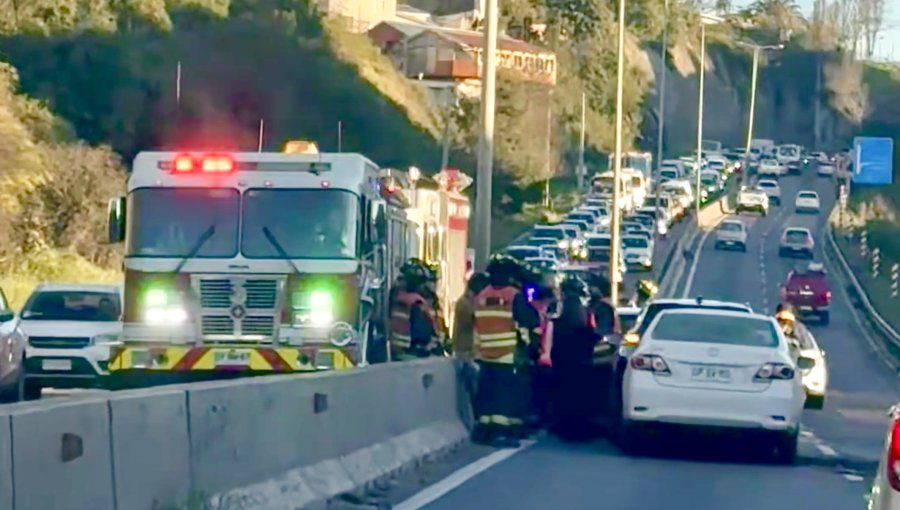 Colisión múltiple involucra a tres vehículos en el Camino Internacional de Viña del Mar