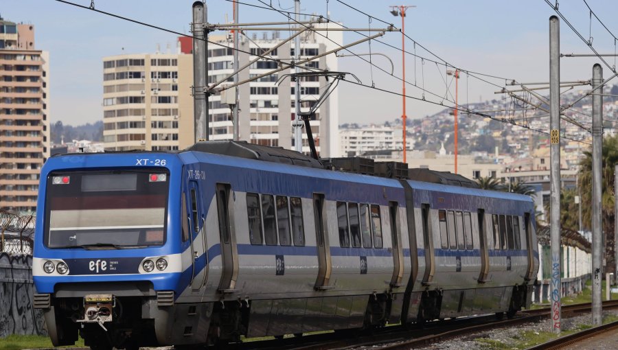 Desesperación en el Tren Limache-Puerto: pasajeros intentaron abrir ventanas por corte de luz que dejó al servicio sin aire acondicionado