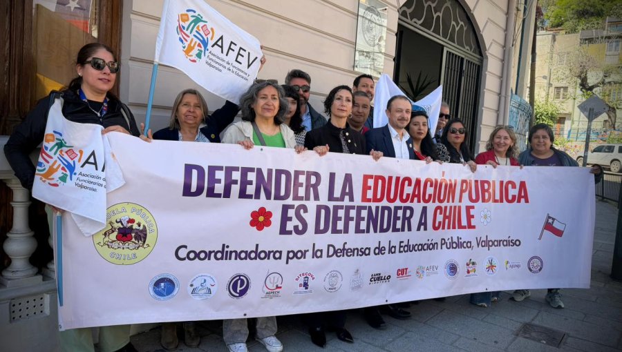 Organizaciones de Valparaíso recurren a Contraloría a denunciar "desmantelamiento" de la educación pública por recortes de Kast