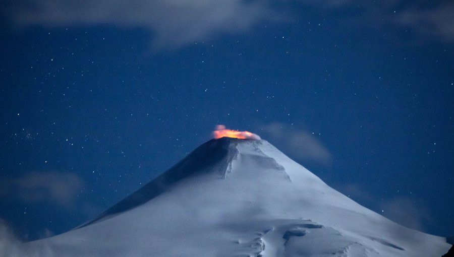 Volcán Villarrica entra en Alerta Amarilla tras "ascenso del lago de lava hacia niveles más superficiales"