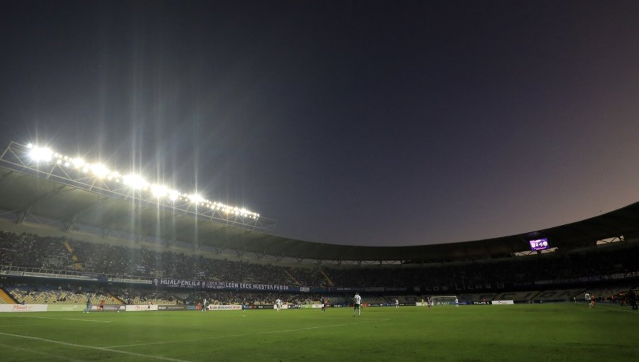Advierten por mal estado de la cancha del Ester Roa para el duelo entre Huachipato y Colo-Colo: "No está para jugar fútbol profesional"