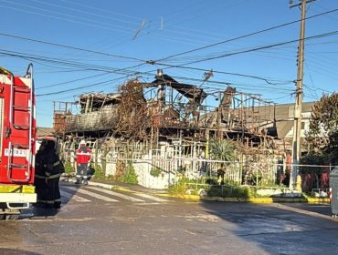 Tragedia en Viña del Mar: mujer de 82 años pierde la vida en incendio que afectó a dos viviendas en el paradero 12 de Achupallas