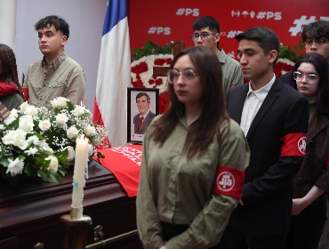 Velorio de Camilo Escalona se traslada este sábado al ex Congreso Nacional