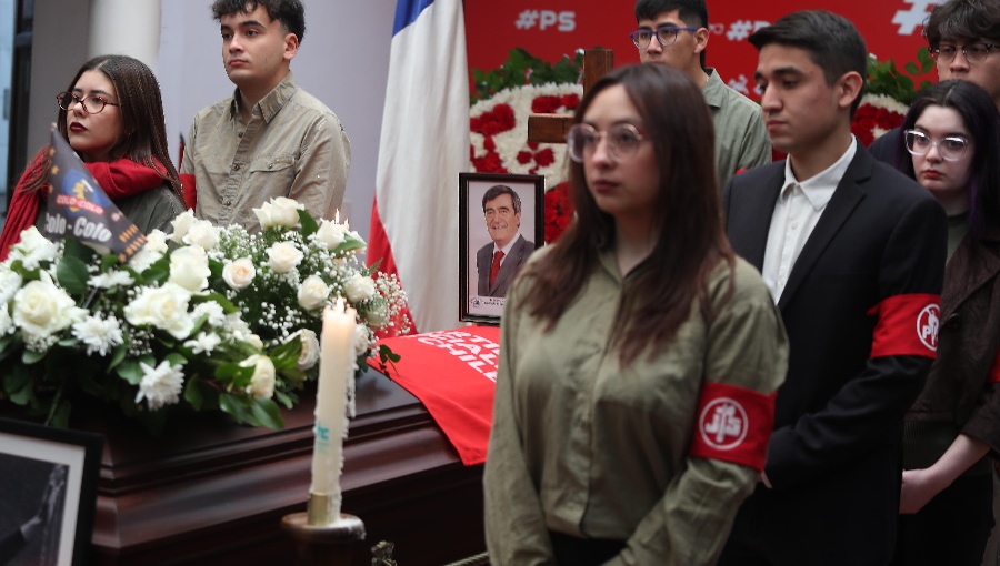 Velorio de Camilo Escalona se traslada este sábado al ex Congreso Nacional