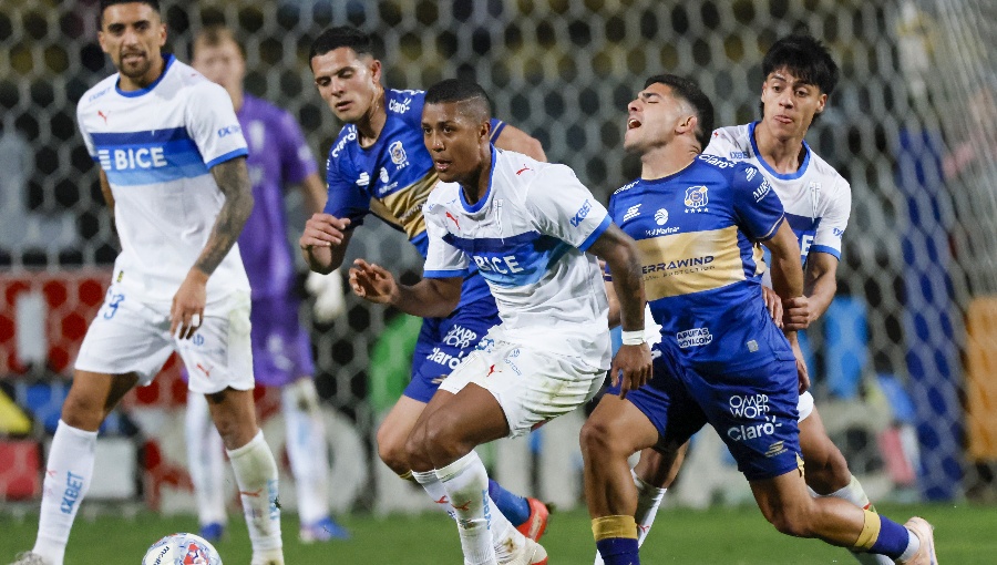Con gol de Zampedri, la UC vence a Everton y se afianza en el segundo lugar