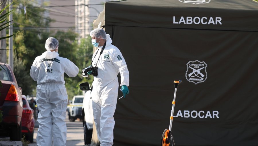 Siete sujetos armados asesinan a un hombre en una schopería de Conchalí