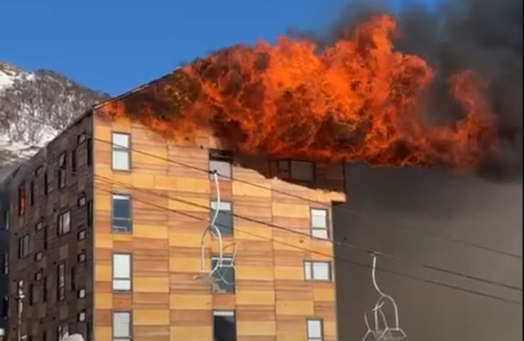 Nevados de Chillán suspende operaciones tras incendio que afectó a instalaciones de hotel
