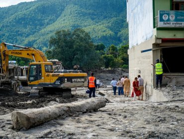 Suben a más de 1.350 los muertos por catastróficas inundaciones en Nepal: continúan las búsquedas