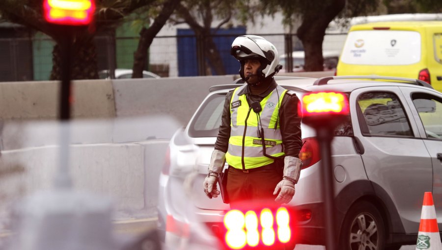 Carabineros detiene a cuatro conductores que circulaban a 170 km/h en Costanera Norte