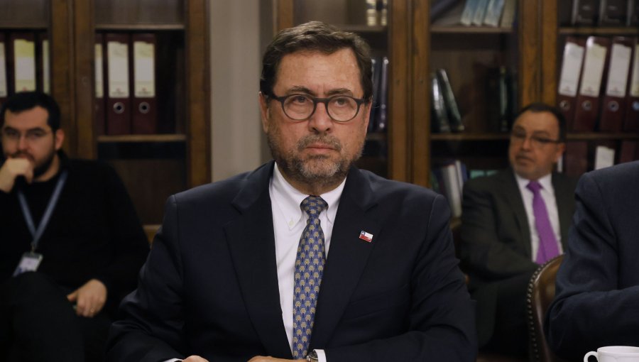 Oposición reúne las firmas e ingresa interpelación contra el canciller Francisco Pérez Mackenna