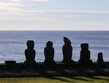 Armada detecta y fiscaliza a 21 pesqueros chinos que operaban al norte de Rapa Nui