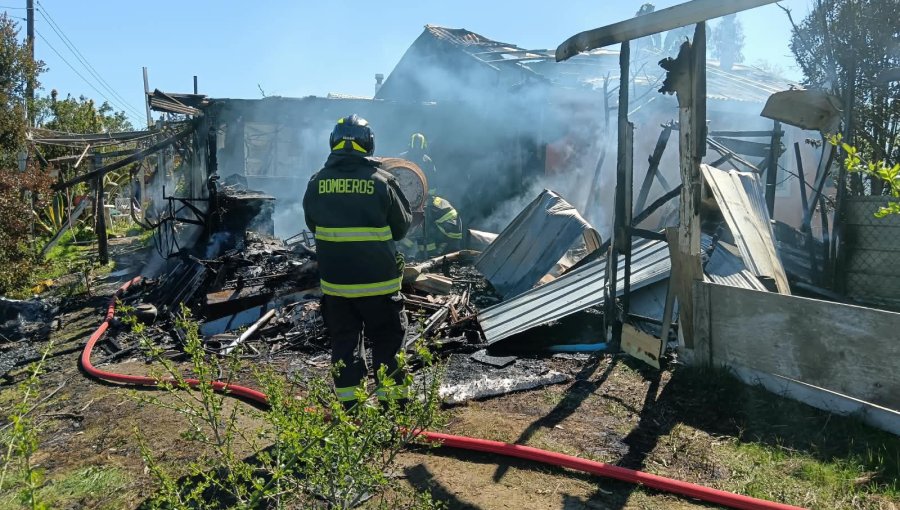 Graves daños estructurales dejó un incendio que afectó a una vivienda en Zapallar