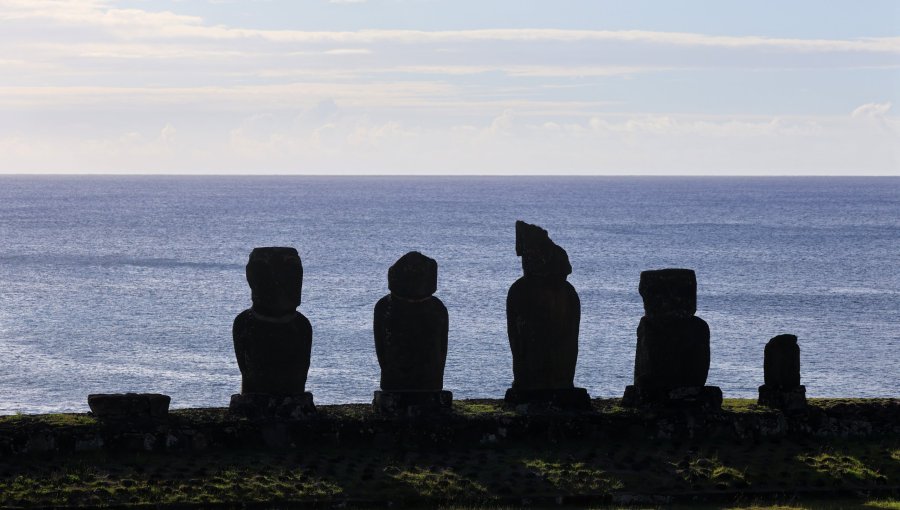 Armada detecta y fiscaliza a 21 pesqueros chinos que operaban al norte de Rapa Nui