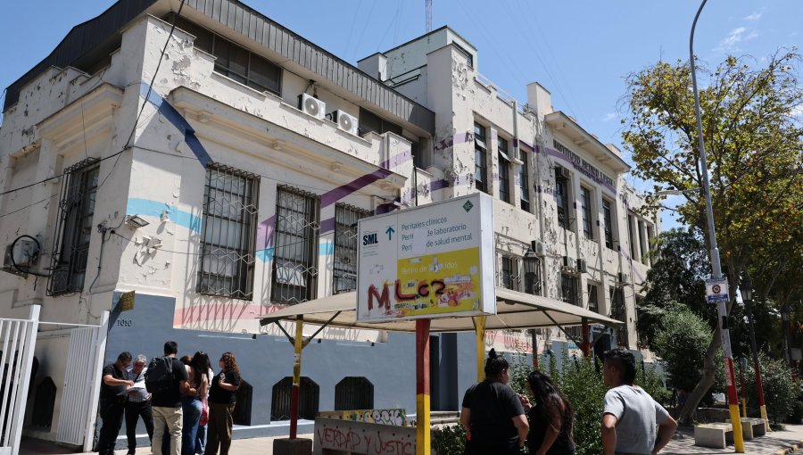 SML mantiene cerca de 80 cuerpos refrigerados en dos contenedores instalados en Recoleta