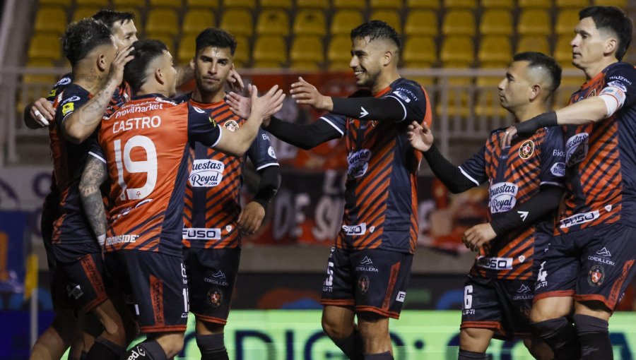 D. Limache trepa posiciones tras golear a Cobresal que se mantiene en zona de descenso en la Liga de Primera