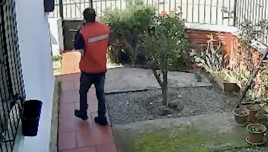 Adultos mayores denuncian robo de celular y compras por más de $1 millón tras visita de falso trabajador eléctrico en Quillota