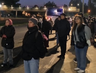 Temor a una tragedia en la Ruta 68 se apodera de vecinos en Placilla tras nueva "pana" de micro 902: "¿Quién nos da la seguridad?"