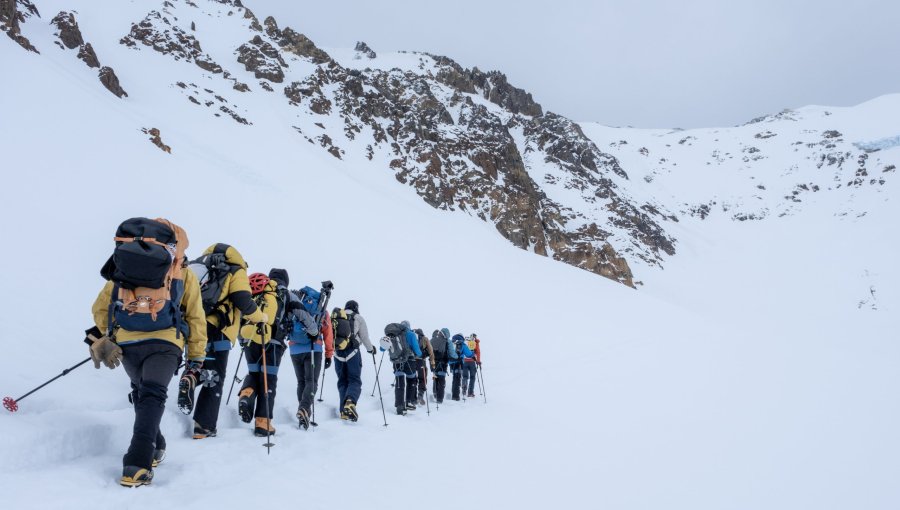 Netflix estrenará «Más allá de la sociedad», documental que aborda el regreso de los sobrevivientes de Los Andes