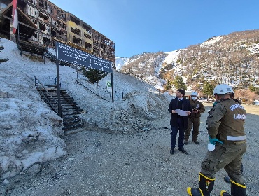 Investigan si incendio que consumió el hotel Altos Nevados fue provocado o se originó debido a una falla eléctrica