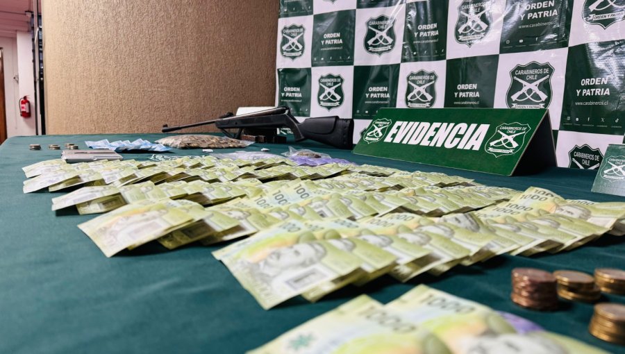 Caen dos microtraficantes tras allanamiento policial en Quintero: incautan drogas, dinero y un rifle