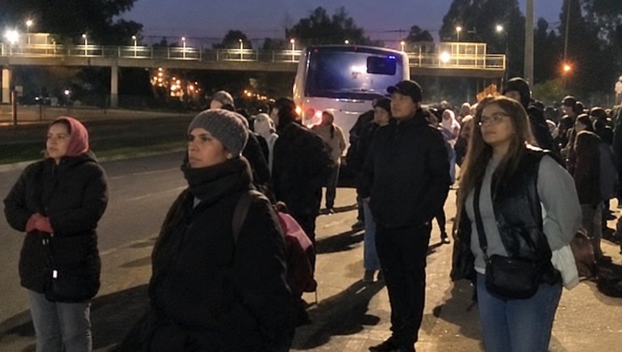 Temor a una tragedia en la Ruta 68 se apodera de vecinos en Placilla tras nueva "pana" de micro 902: "¿Quién nos da la seguridad?"